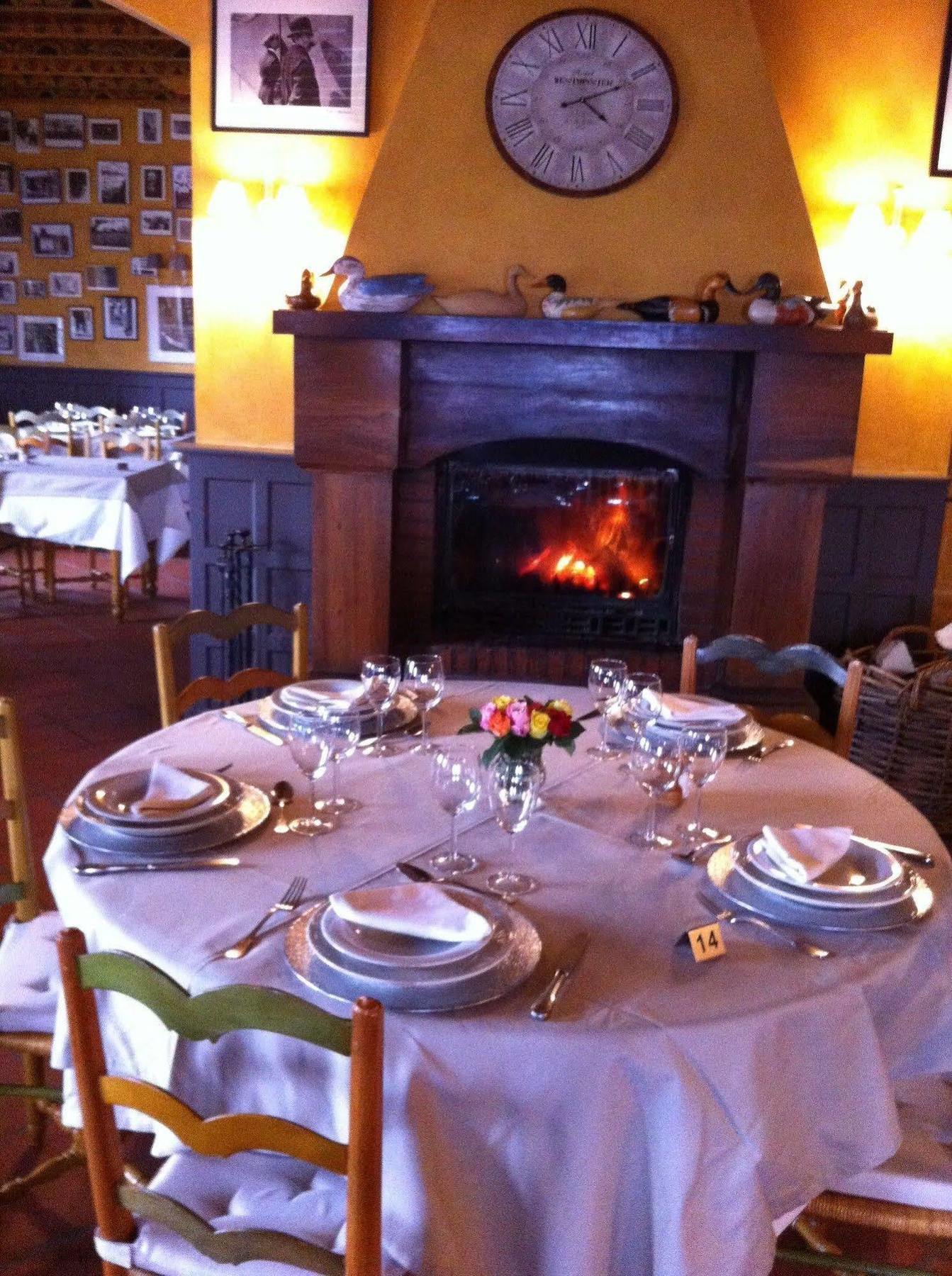 Auberge Des Chasseurs Échenevex Exterior foto